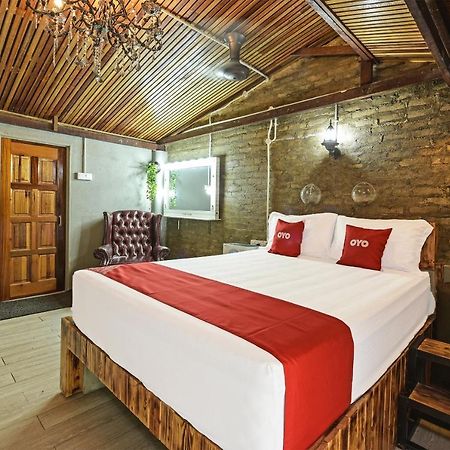 Oyo 90636 Teratak Zakiah Chalet Джерантут Екстериор снимка
