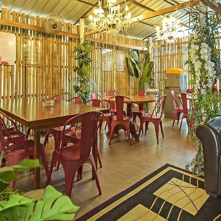 Oyo 90636 Teratak Zakiah Chalet Джерантут Екстериор снимка