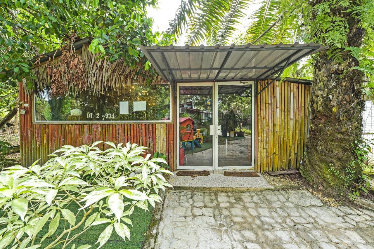 Oyo 90636 Teratak Zakiah Chalet Джерантут Екстериор снимка