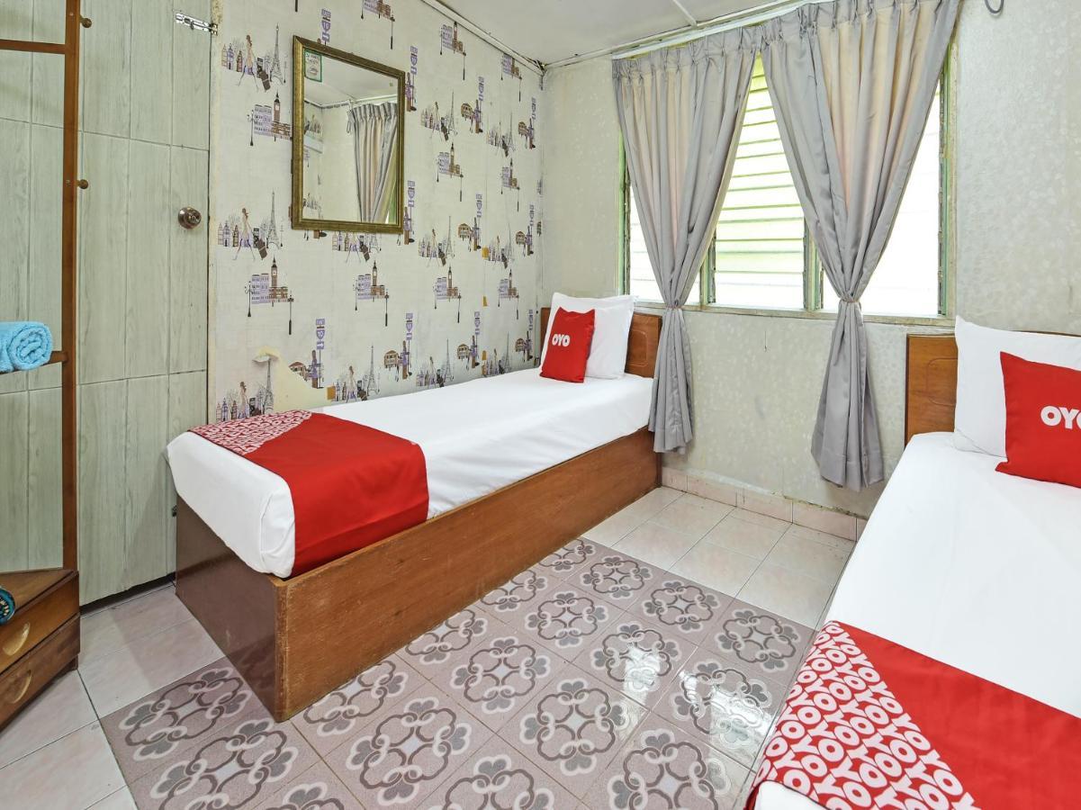 Oyo 90636 Teratak Zakiah Chalet Джерантут Екстериор снимка
