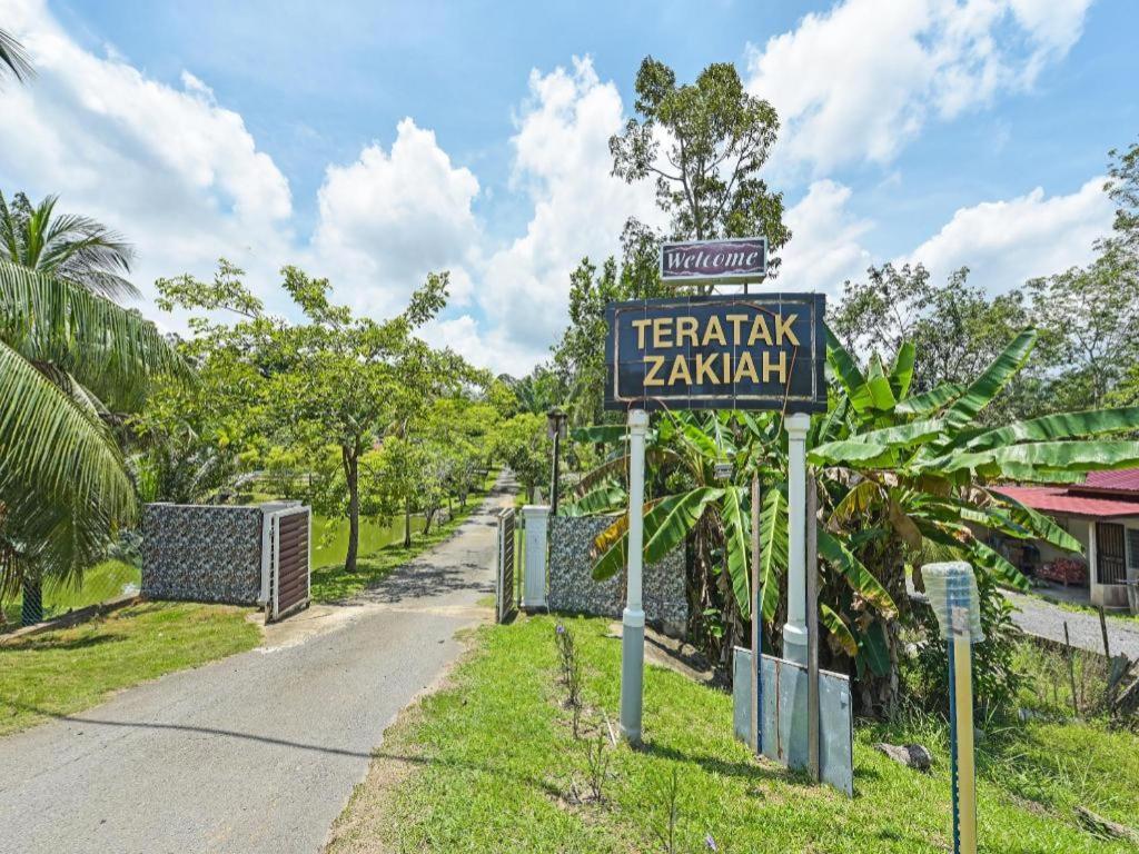 Oyo 90636 Teratak Zakiah Chalet Джерантут Екстериор снимка