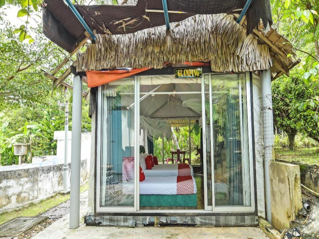 Oyo 90636 Teratak Zakiah Chalet Джерантут Екстериор снимка