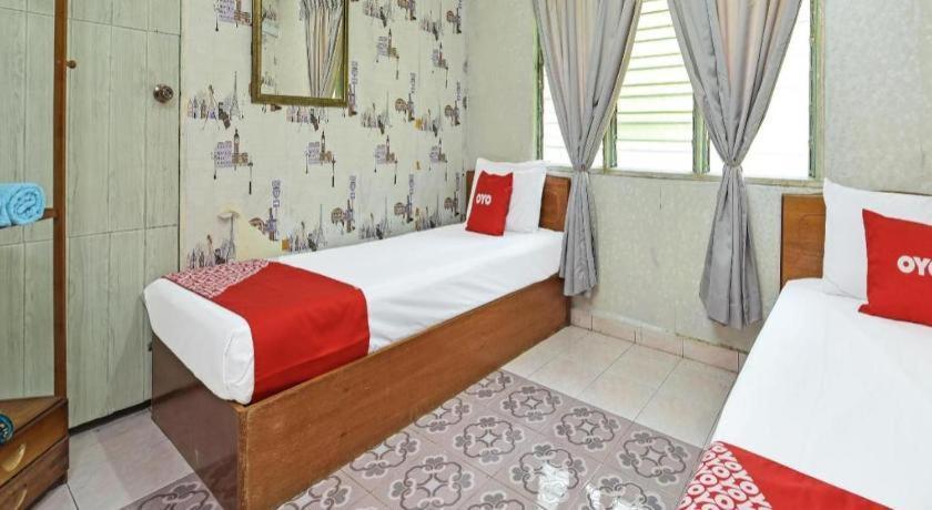 Oyo 90636 Teratak Zakiah Chalet Джерантут Екстериор снимка